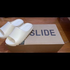 YEEZY SLIDES! SIZE 7! NEVER WORN BRAND NEW!